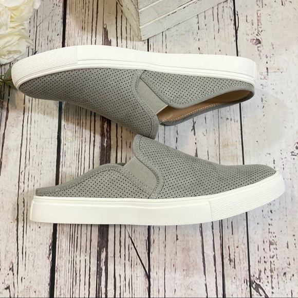 Steve Madden Zima perforated slip on sandals NEW - Picture 5 of 6